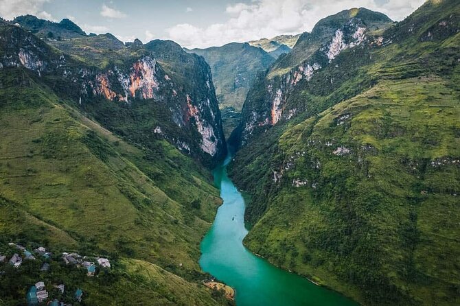 3 Days and 2 Nights in Ha Giang by Motorcycle - Dong Van morning and the Ma Pi Leng Pass