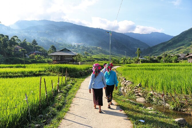 3D2N- Rice Terraces Treks & Easy rider from Sa Pa - Day two: motorbike roads, H’mong villages, and bamboo