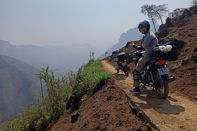 3D2N TOUR WITH EASYRIDERS 150cc (group 4-10Pax + private rooms) - Day 3: Hmong King Palace and the return to Ha Giang City