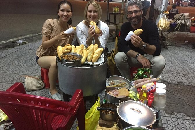 All Inclusive Motorbike Food Tour in Hue with Local Gifts - Stop three: banh khoai with a spiced sauce