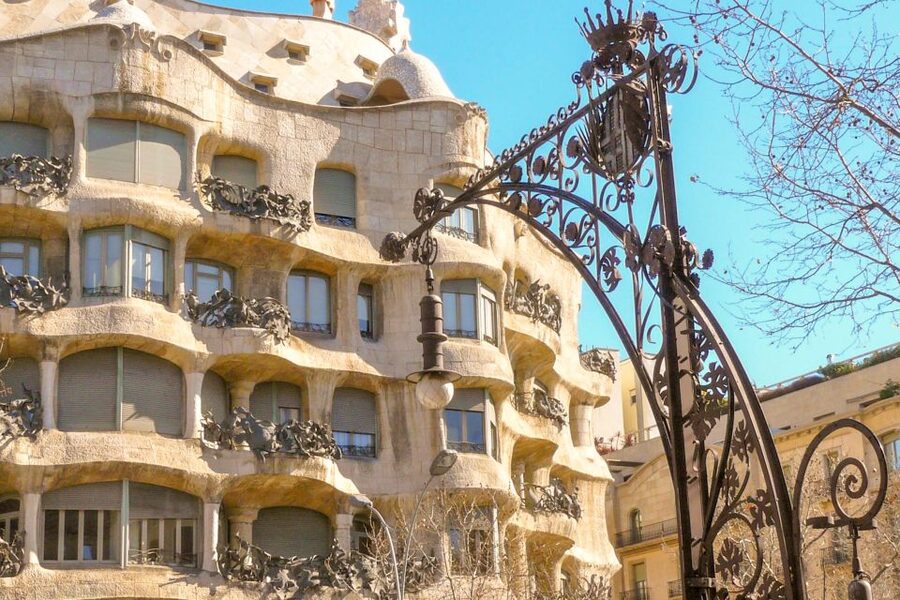 Barcelona: Half Day Tour on Sidecar Motorcycle - Safety, weather, and practical preparation