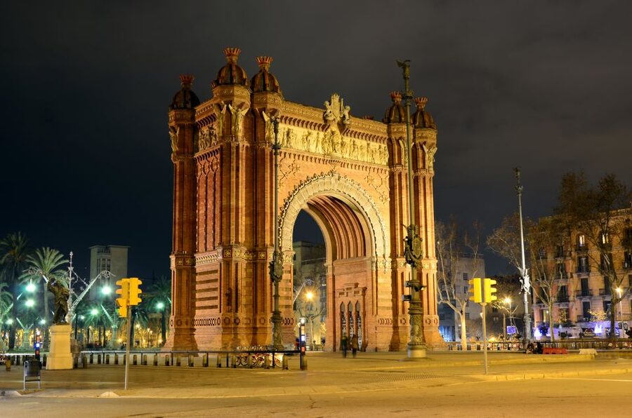 Barcelona: Night Tour on Sidecar Motorcycle - A wider look at avenues and downtown districts