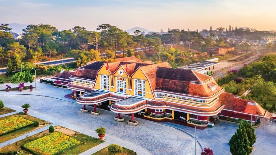 DALAT EASY RIDER CITY SMALL GROUP TOUR BY MOTORBIKE - Van Hanh Pagoda and the Golden Buddha finish strongly
