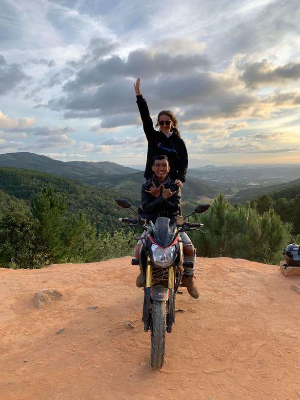 Dalat: MOTORBIKE TOUR TO PONGOUR FALLS- SILK- COFFEE FARM - Paradise Lake and Chicken Village