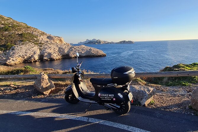 E-motorbike virtual guided tour in Marseille - Starting at the Old Port and Quai de Rive Neuve