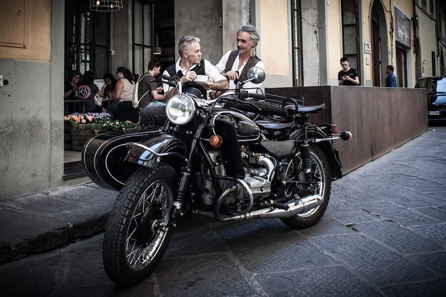 Florence Vintage Motorcycle Sidecar ride - Morning or Sunset - Following the Arno toward San Niccolò