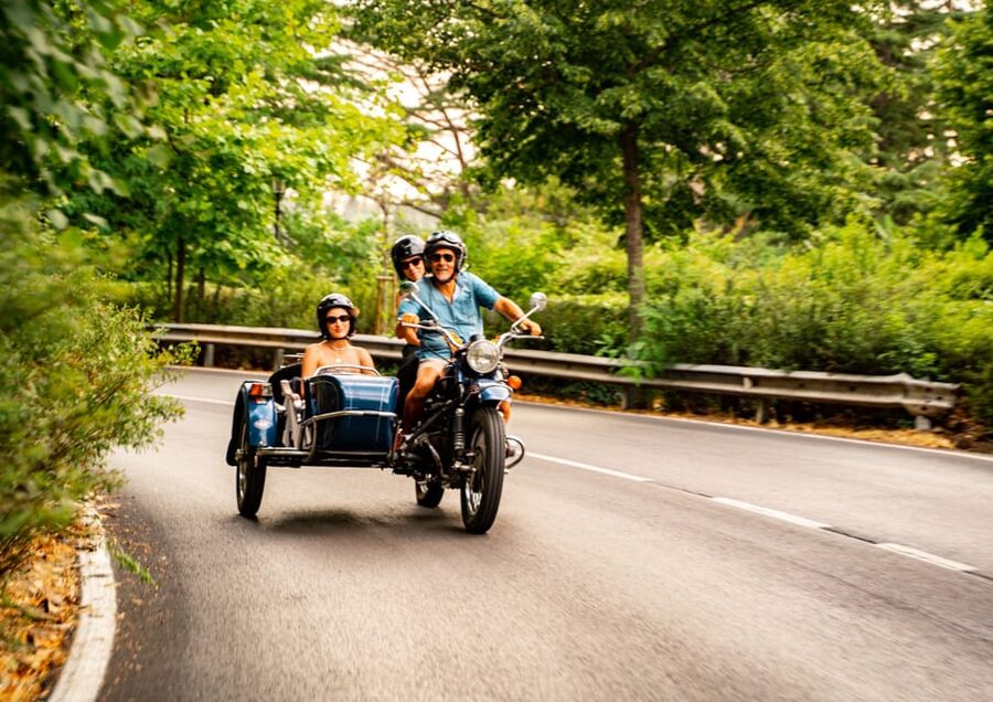 Florence Vintage Motorcycle Sidecar ride - Morning or Sunset - Starting at Gamberini and entering Oltrarno
