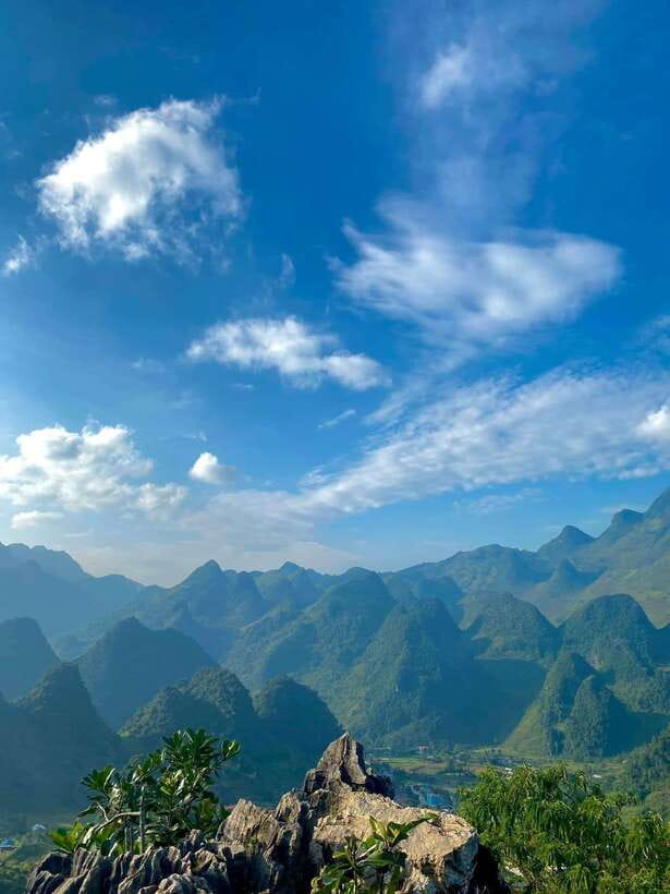 From Ha Noi: 2 Day Ha Giang Loop Small group With Easy Rider - The Hmong King’s Palace and Dong Van evening