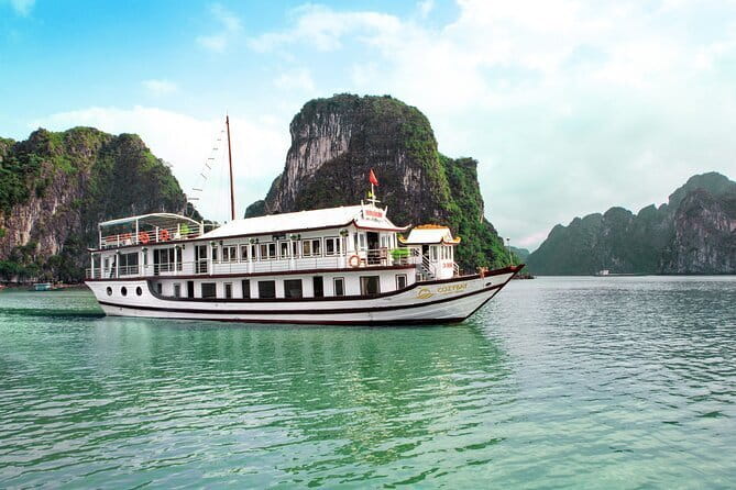 From Hanoi: Ha Giang Loop Tour 3 Nights 2 Days with Motorbike/Car - Day two at Ma Pi Leng Pass and the Nho Que River