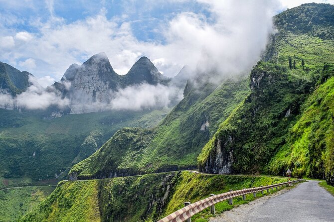 From Sa Pa: 4 Day Ha Giang Loop Guided Motorbike Tour With Rider - The overnight transfer from Sa Pa to Ha Giang