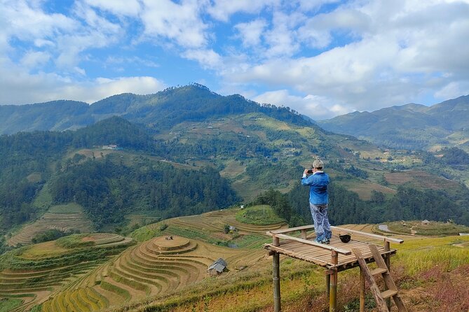 Full day motorbike Mu Cang Chai - Horseshoe Rice Field and Mu Cang Chai Market