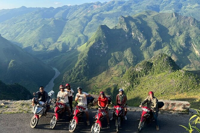 Guided Multi-2D/ 3D/ 4D Motorbike with JASMINE Tour in Ha Giang - Dong Van market and the old town setting
