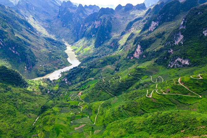 Ha Giang DIVINITY HORIZON TOUR with local easy rider 4 DAYS - Food, Rooms, and Comfort Extras