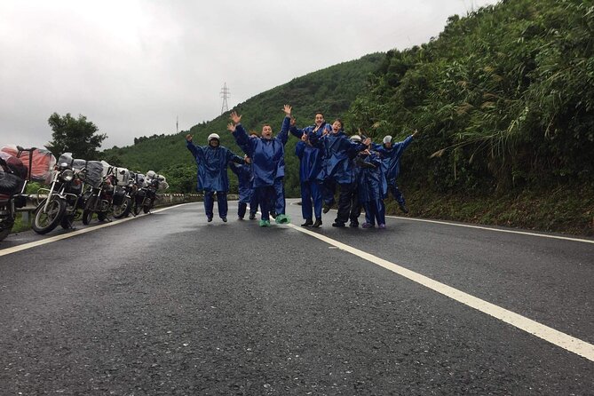 HAI VAN PASS MOTORBIKE TOUR - Top Gear Experience - Taking lunch at Lang Co Beach