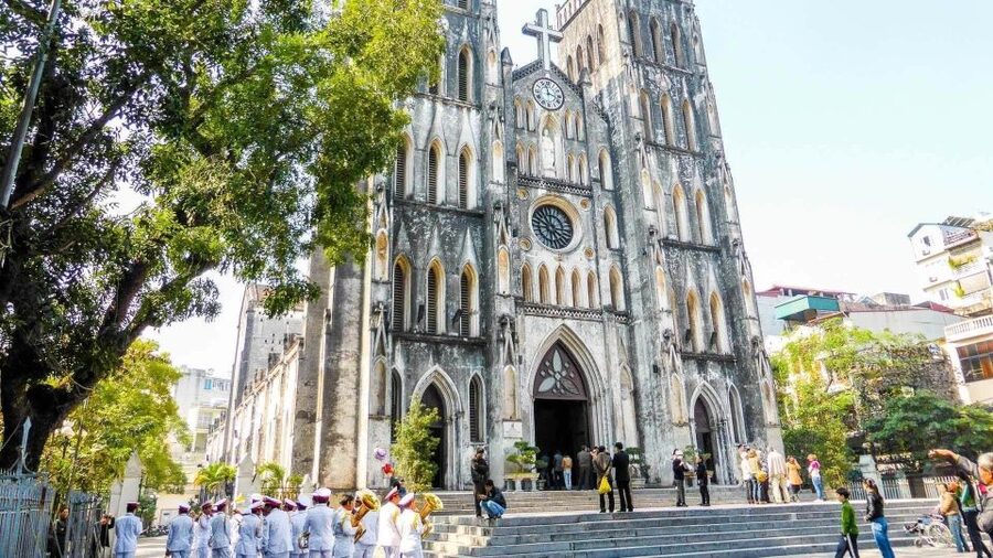 Half-Day Hanoi Foodie Tour by Motorbike - Ho Chi Minh Mausoleum: Plan Your Clothing