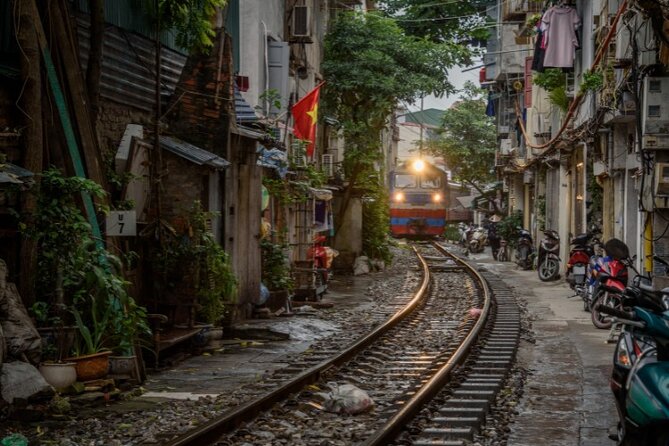 Hanoi City Motorbike Tour with Banana Island and Local Food - Tran Quoc Pagoda beside West Lake