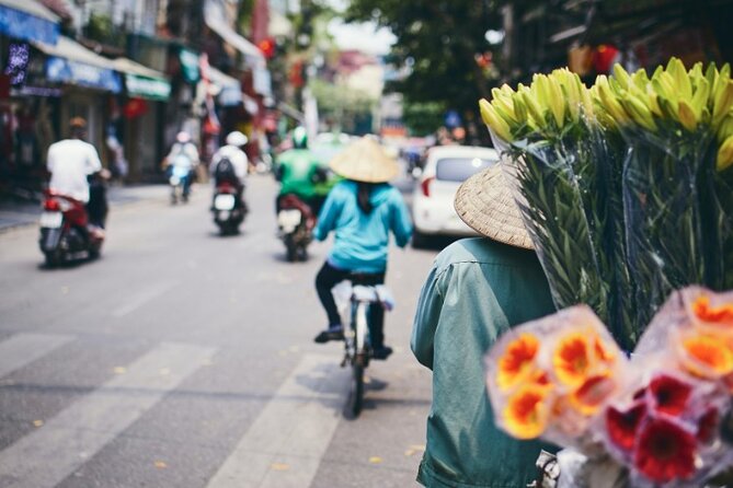 Hanoi City Motorbike Tour with Banana Island and Local Food - Huu Tiep Lake and the downed B-52