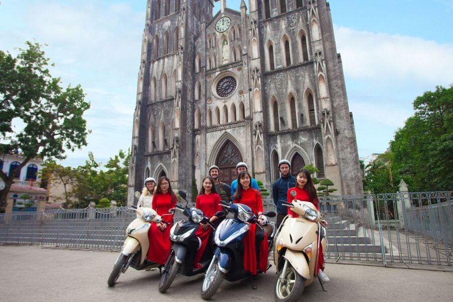 Hanoi: City Sightseeing Motorbike Tour - The guides make or break the experience