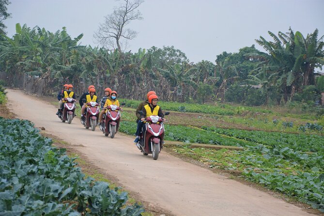 Hanoi Countryside Motorbike Tours Led By Women - Lại Đà, an old village setting and local traditions