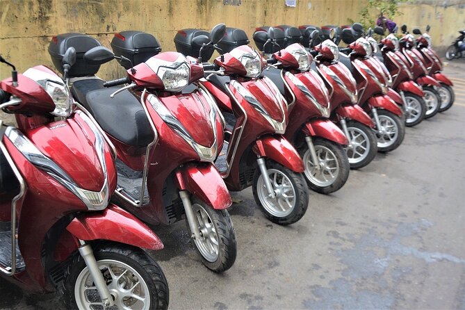 Hanoi Motorbike Tours Led By Women: Hanoi Outskirts & Rural Life - Vietnamese lunch near Hồ Trúc Bạch