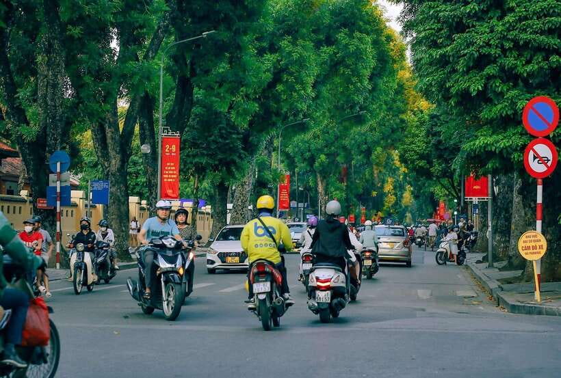 Hanoi: Private Motorbike Tour with Highlight Local Food - Pho Roll, stir-fried Pho, and a final rooftop drink