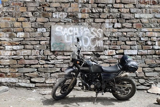 Himalayas: 10 Days Motorbike Tour To Sach Pass (North India) - Day 1: The overnight bus from Delhi or Chandigarh