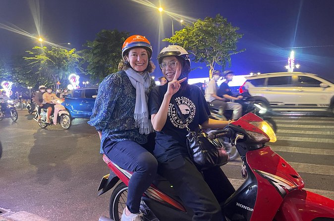Ho Chi Minh city Sightseeing or Midnight nightlife by motorbike - Morning, afternoon, evening, or midnight?