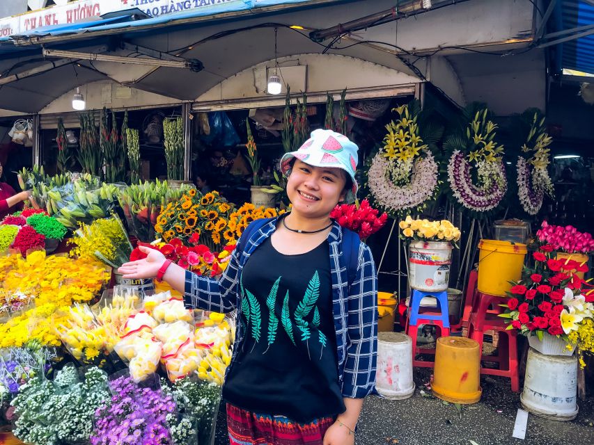 Ho Chi Minh City: Street Food and Sightseeing by Motorbike - Chinatown in District 5: markets, temples, and Chinese Saigon