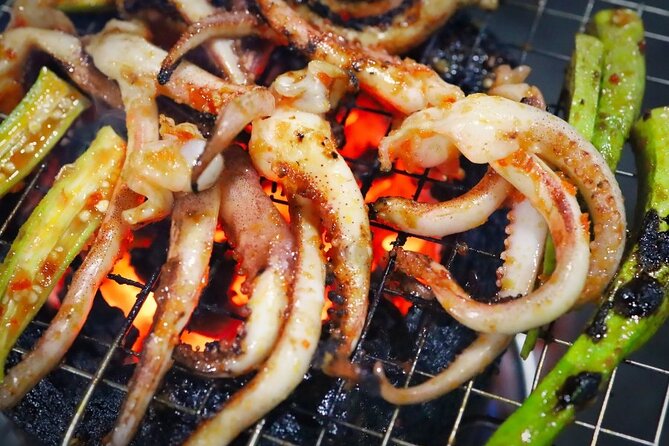 Ho Chi Minh City: Street Food & Sightseeing Tour with Local Guide - Trần Nhân Tôn and dessert at a food market