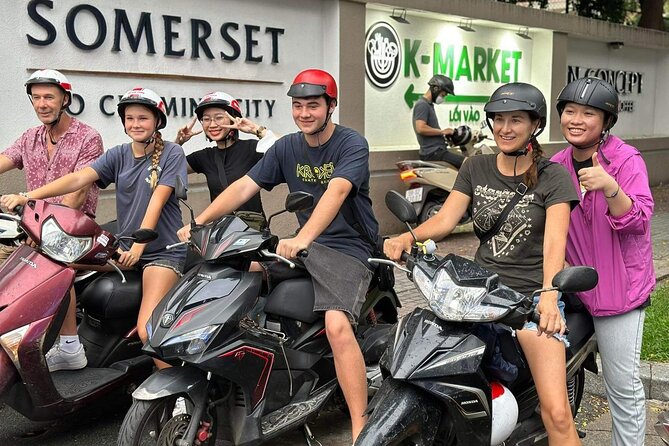 Ho Chi Minh City: Street Food & Sightseeing Tour with Local Guide - Starting at the Thich Quảng Đức Monument
