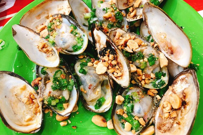 Ho Chi Minh Nightlife & Street Food Tour By Motorbike - Ho Thi Ky Flower Market after dark
