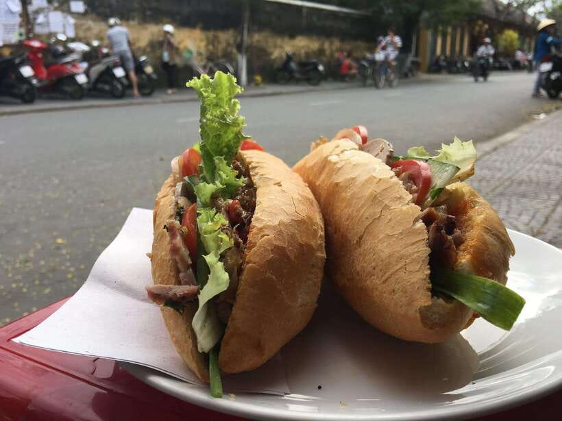 Ho Chi Minh: Tasty Vegan Food and local Beer by Motorbike - District 10 and the flower market route