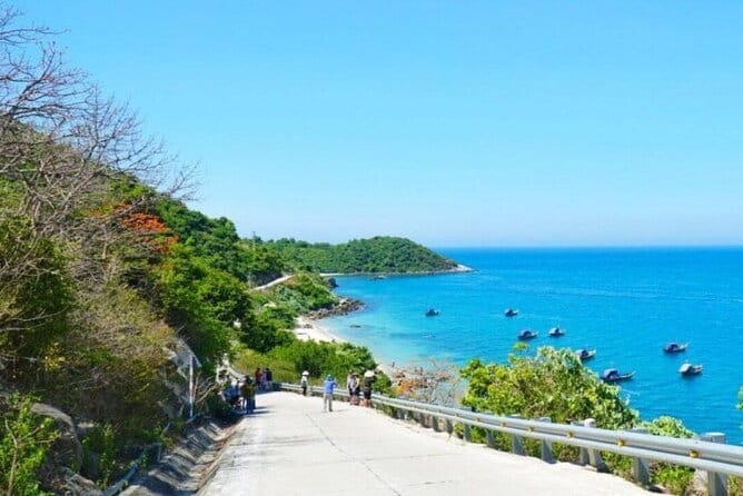 Hoi An Countryside Tour by Car/Motorbike or cycling - Rice and Noodle Making with a Local Family