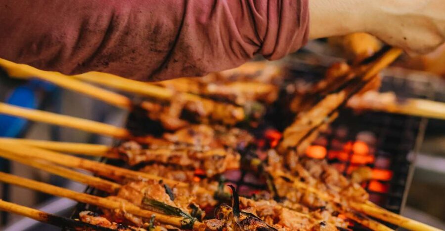 Hoi An Street Food Tour by Motorbike - The first bite: a famous Vietnamese sandwich