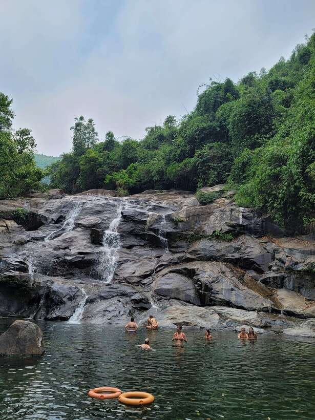 HOI AN TO HUE VIA HAI VAN PASS BY EASY RIDER - Mo Waterfall: the day’s best chance to cool off