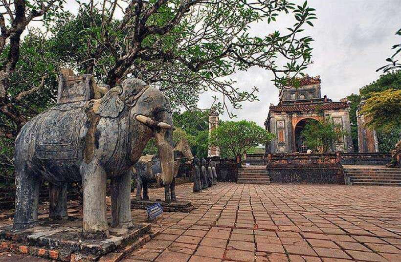 Hue City Motorbike Tour to Countryside, Pagoda & Royal Tombs - Tu Hieu Pagoda and the retired eunuchs