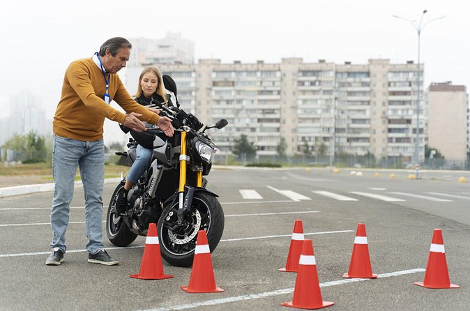 Jakarta Scooter Lessons and Motorcycle Lessons - Safety gear and the lesson plan