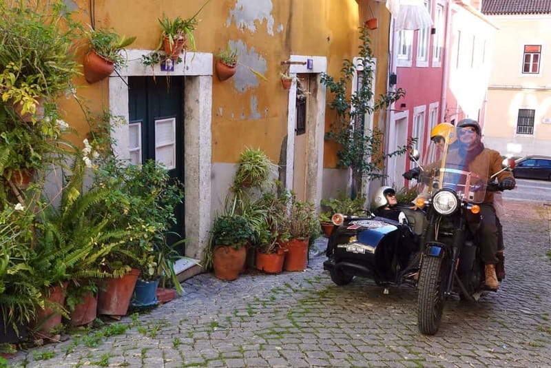Lisbon : Historic Motorcycle Side-car Tour 1H - Why a sidecar works so well in Lisbon