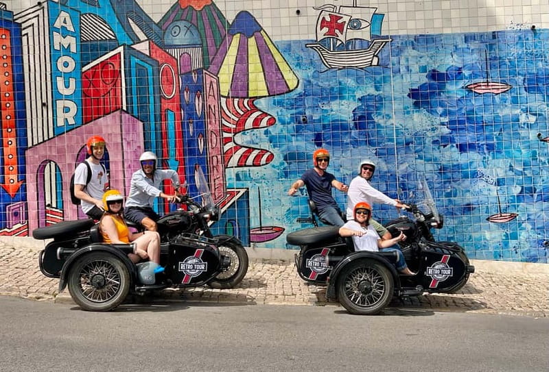 Lisbon : Historic Motorcycle Side-car Tour 1H - The guide, safety, and comfort