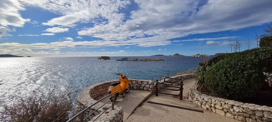 Marseille: Electric Motorcycle Rental with Smartphone Guide - Key points before you book