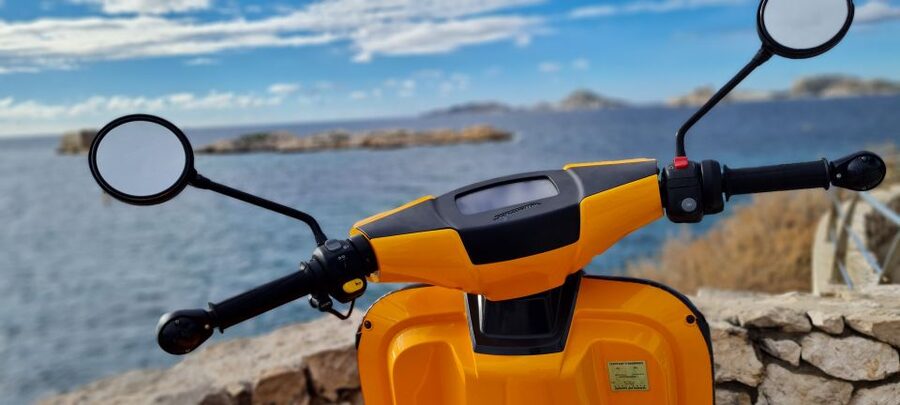 Marseille: Electric Motorcycle Rental with Smartphone Guide - Why an electric scooter works well in Marseille