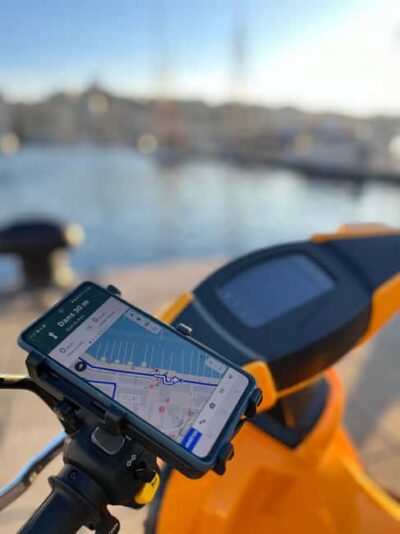 Marseille: Electric Motorcycle Rental with Smartphone Guide