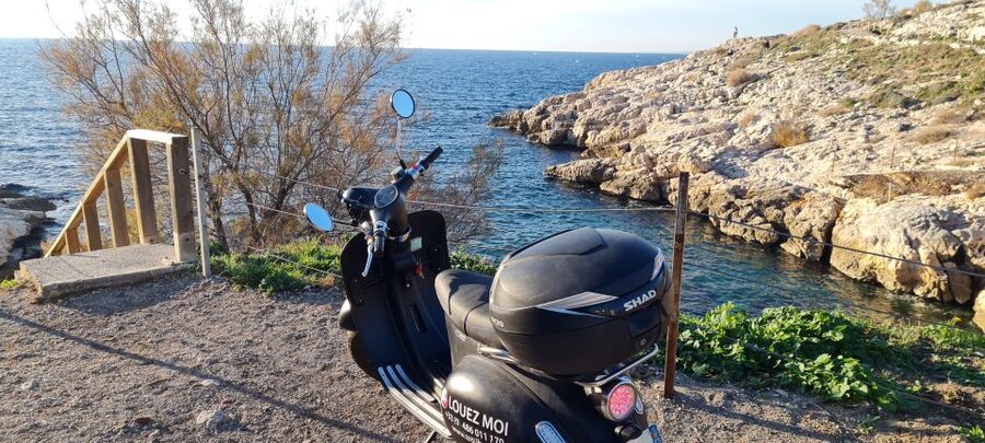 Marseille: Electric Motorcycle Rental with Smartphone Guide - Climbing to Notre Dame de la Garde