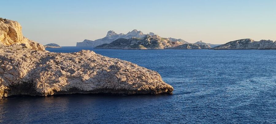 Marseille: Electric Motorcycle Rental with Smartphone Guide - Reaching the Calanques National Park