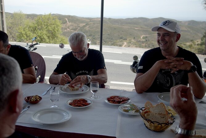 Motorbike Tour in Algarve - Getting comfortable with a classic Yamaha