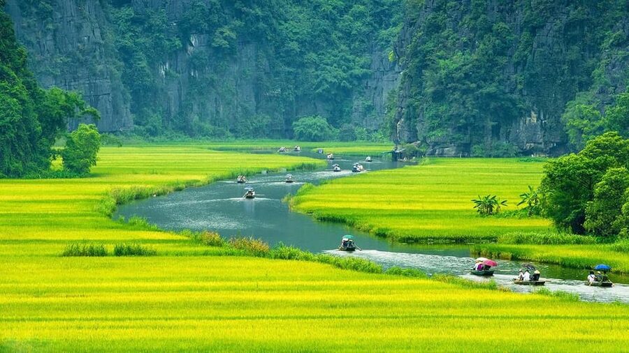 Ninh Binh Motorbike Tour - The Thung Nham Boat Ride at Sunset