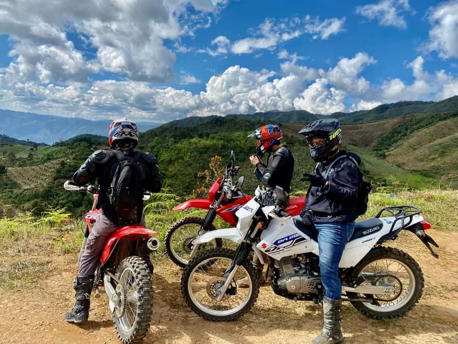 Off-road motorcycle adventure through the Medellín mountains - Getting comfortable on a Honda or Suzuki