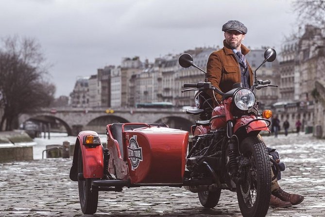 Paris Vintage Private City Tour on a Sidecar Motorcycle - Cabaret atmosphere and the Wall of Love