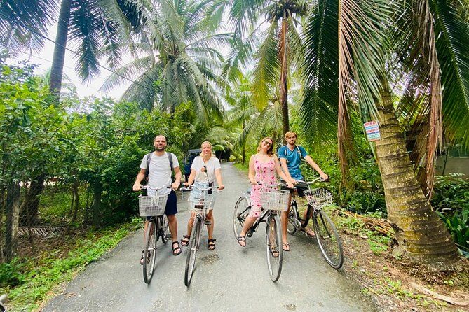 Private Sai Gon "Foodie" By Night Motorbike Tour - Seafood, Cold Drinks, and the First Taste of Saigon