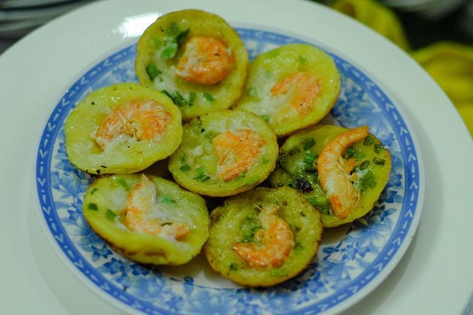 Private Street Food Motorbike Tour in Ho Chi Minh City - District 4: Seafood, barbecue alternatives, and a sweet finish